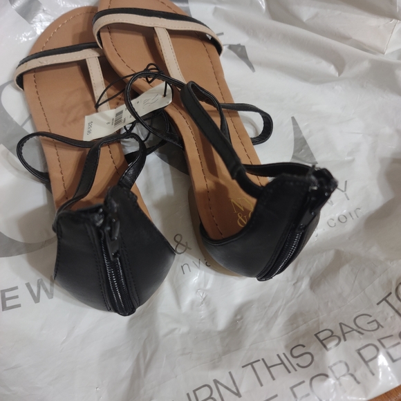 NY&CO - Picture 3 of 4